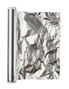 Beyaz arka planda kesilmiş folyo rulosu. Üst görünüm