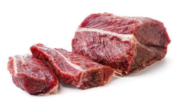 Ein Stücke Geschnittenes Stück Rohes Rindfleisch Großaufnahme Auf Weißem Hintergrund — Stockfoto