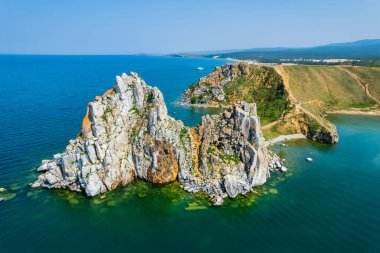 Baykal Gölü, Rusya 'nın güneyinde yer alan bir yarık gölüdür. Dünyadaki en büyük tatlı su gölü. Dünyanın Doğal Mucizesi.