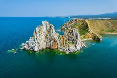 Baykal Gölü, Rusya 'nın güneyinde yer alan bir yarık gölüdür. Dünyadaki en büyük tatlı su gölü. Dünyanın Doğal Mucizesi.