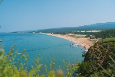 Baykal Gölü, Rusya 'nın güneyinde yer alan bir yarık gölüdür. Dünyadaki en büyük tatlı su gölü. Dünyanın Doğal Mucizesi.