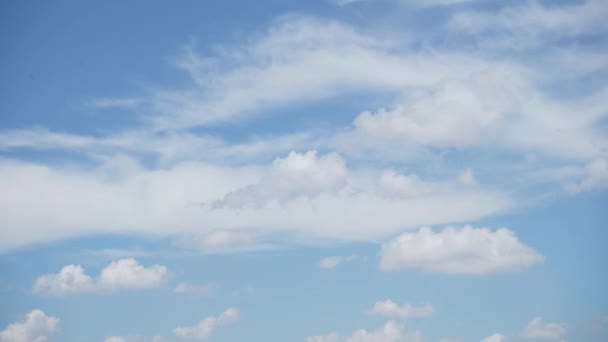 Nublado cielo timelapse fondo. Paisaje nublado hinchado abstracto en el lapso de tiempo de aire. — Vídeo de stock