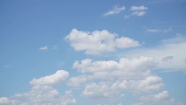 Nuvoloso cielo timelapse sfondo. Astratto paesaggio nuvoloso soffice in time lapse aria. — Video Stock