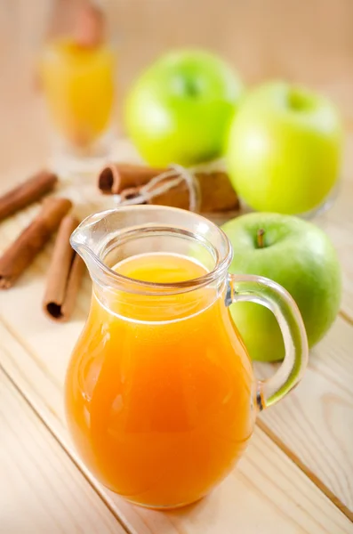 Manzana y canela, zumo de manzana — Foto de Stock