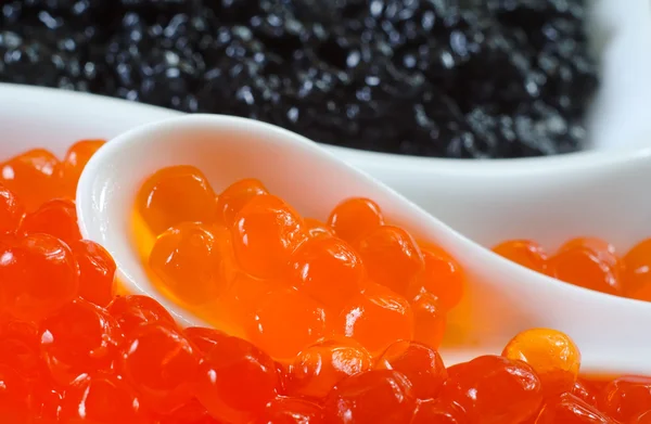 Caviar rojo y negro —  Fotos de Stock