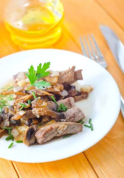 Meat with mushrooms — Stock Photo, Image