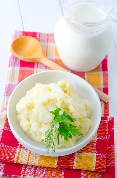 Mashed potatoes in a white bowl — Stock Photo, Image