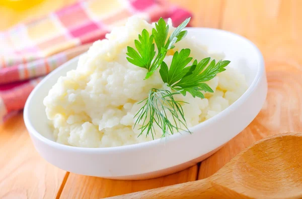 Mashed potatoes in a white bowl — Stock Photo, Image