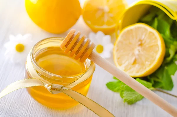 Honey and lemon — Stock Photo, Image