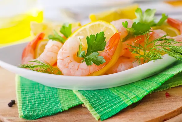 Ensalada con camarones — Foto de Stock