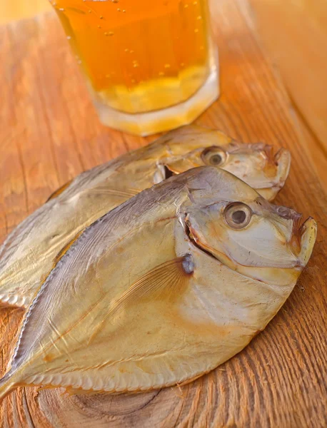 Pesce e birra — Foto Stock