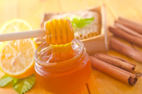 Honey and cinnamon — Stock Photo, Image