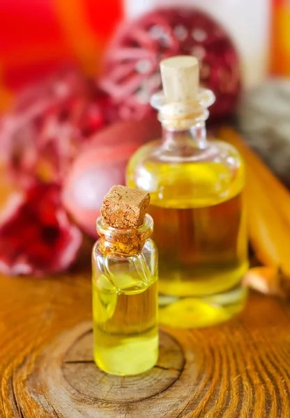 Aromaöl und andere Objekte für den Wellnessbereich — Stockfoto