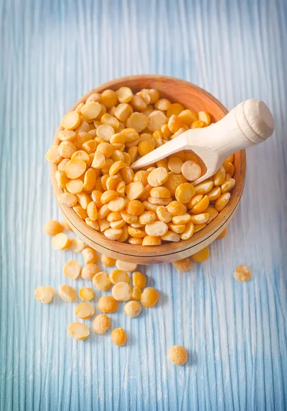 Bowl of yellow split peas — Stock Photo, Image