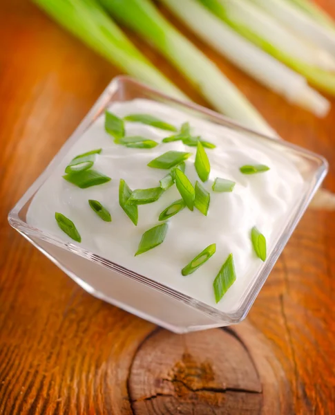 Salsa blanca con cebolla verde — Foto de Stock