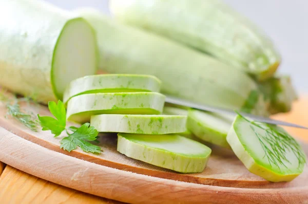 Rå zucchini — Stockfoto