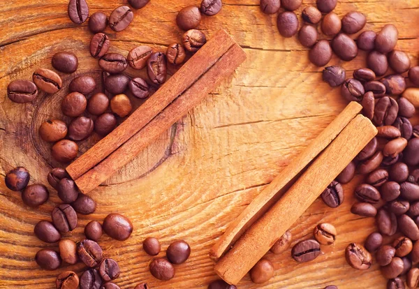 Cinnamon and coffee on wooden background — Stock Photo, Image