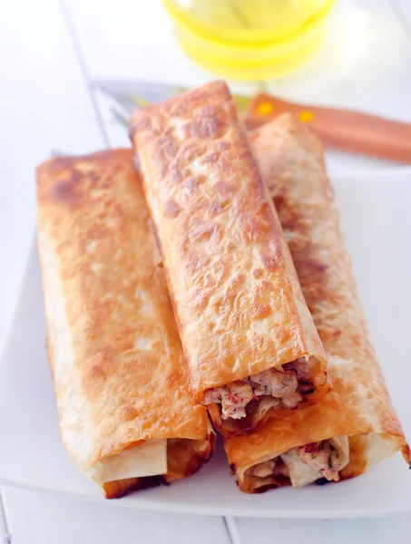 Brötchen mit Fleisch — Stockfoto