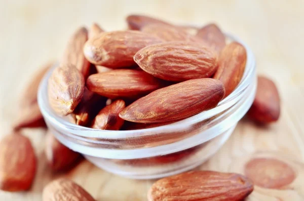 Almendras en un tazón — Foto de Stock