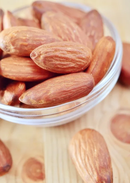 Almendras en un tazón — Foto de Stock