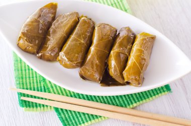 dolma bir plaka üzerinde