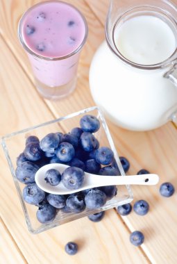 Berry ve süt