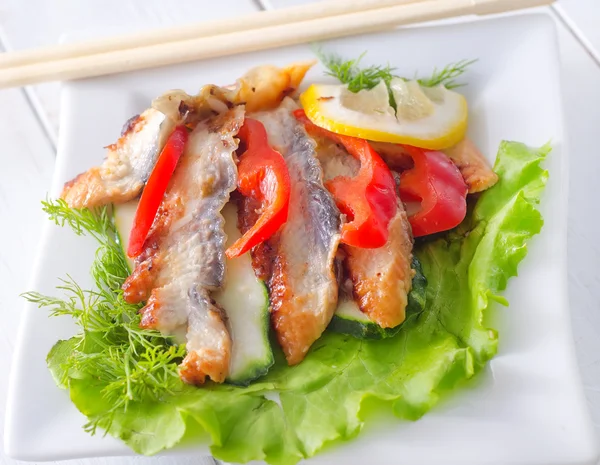 Carne de peixe de enguia em um prato — Fotografia de Stock