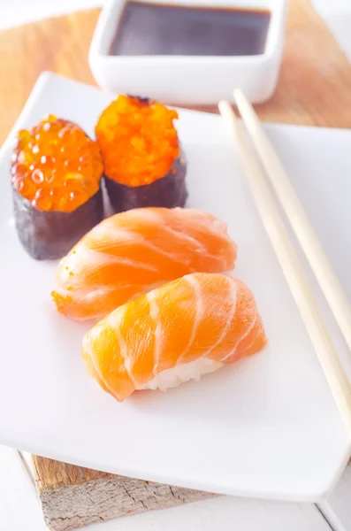 Sushi sur une assiette — Photo