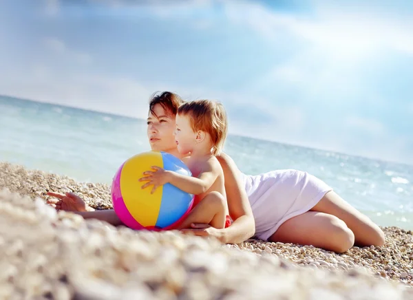 Mother with a child on the beach — Stock Photo, Image