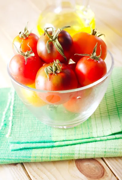 Tomates dans un bol — Photo