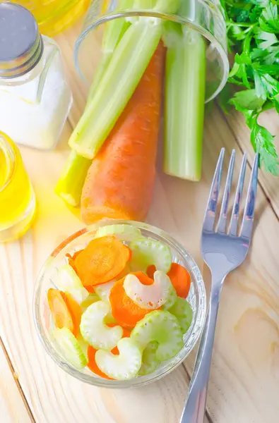 Salát s mrkví a celerem — Stock fotografie