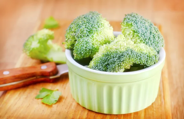 Broccoli in a bowl — Stock Photo, Image