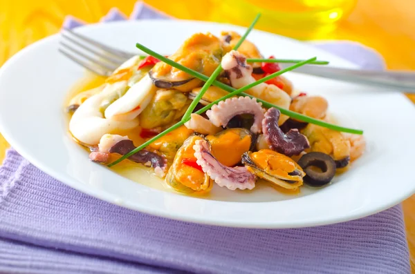 Salada com frutos do mar — Fotografia de Stock