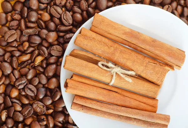 Cinnamon and coffee — Stock Photo, Image