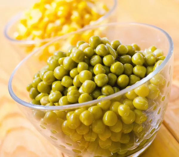 Yeşil bezelye ve mısır. — Stok fotoğraf