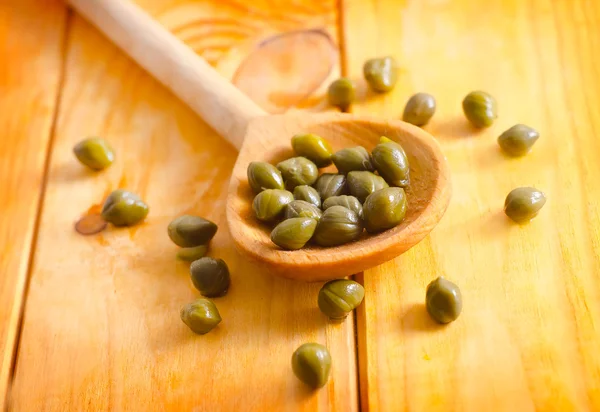 Green capers — Stock Photo, Image