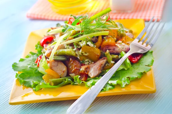 Horneado de verduras con pollo — Foto de Stock