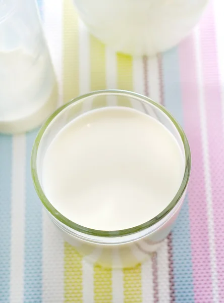 Verse melk — Stockfoto
