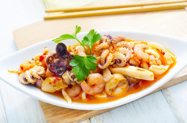 Salad with seafood — Stock Photo, Image