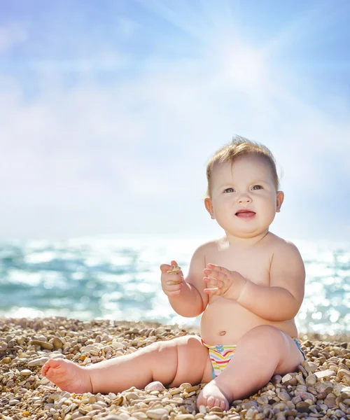 Baby op het strand — Stockfoto