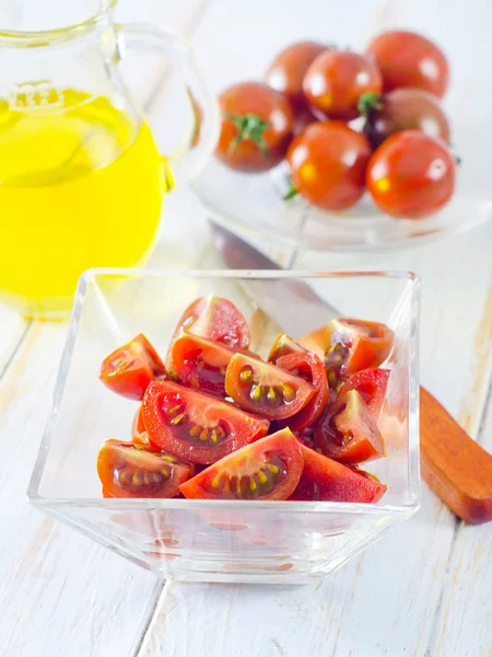 Sliced tomatoes in a bowl — Stock Photo, Image