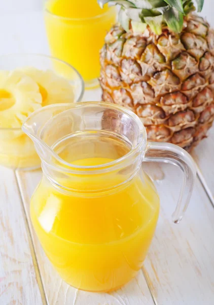 Pineapple and juice — Stock Photo, Image