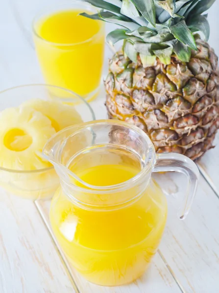 Ananas i sok — Zdjęcie stockowe