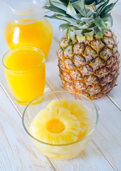 Pineapple and juice — Stock Photo, Image