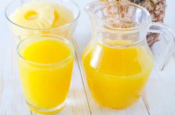 Ananas i sok — Zdjęcie stockowe