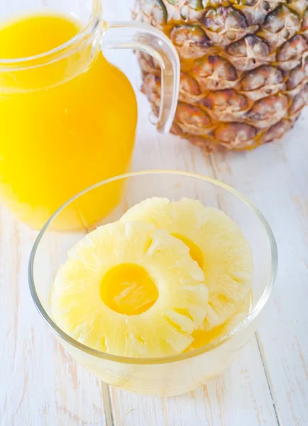 Ananas e succo di frutta — Foto Stock