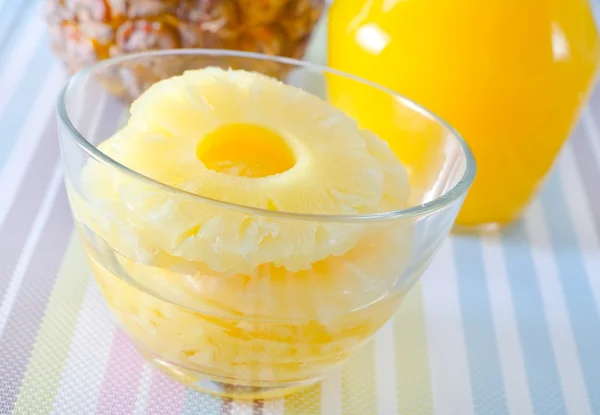 Pineapple and juice — Stock Photo, Image