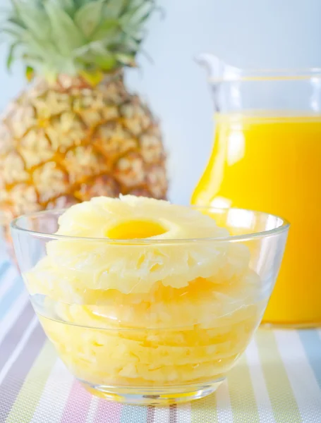 Pineapple and juice — Stock Photo, Image