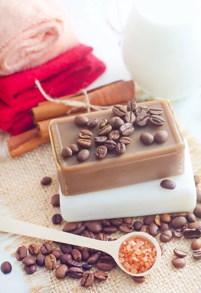 温泉、 咖啡和牛奶的咖啡肥皂 — 图库照片