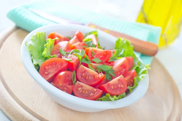 Салат с помидорами — стоковое фото